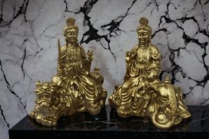 Tượng ngài Văn Thù Phổ Hiền Bồ Tát bằng đá đúc (nhiều màu sắc). Trang trí trên ô tô tiểu cảnh bonsai ghép lũa để bàn trà phòng khách bàn làm việc thờ thần tài…