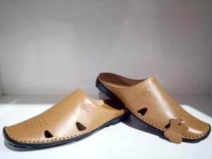 Platino Sandal Selop Bustong Moccasin Kulit Premium Pria DM04 | Sandal Selop Kulit | Sandal Selop Pria Platino | Sandal Selop Pria Mewah | Sandal Selop Pria Platino Kulit | Sandal Selop Kulit  Premium | Sandal Selop Kulit Sapi | Sandal Selop Bustong Pria