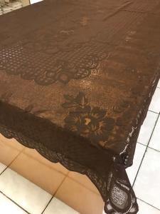 Taplak Meja Makan 6 Kursi Ukuran 150 x 230 cm Bahan kain Polyester Corak Bunga Mahkota  Warna Hijau Natal
