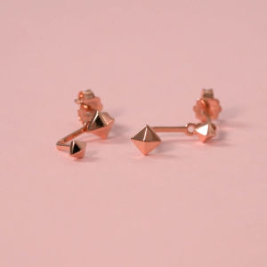 Chow Sang Sang 周生生 Minty Collection 18K Rose Gold Square Rivet Earrings 92812E