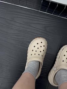 [Free Shipping] Eva Thick-Soled Clogs Womens New Summer Style Suitable for both indoor and outdoor wear Non-Slip Womens Beach Sandals Closed-Toe Sandals Mens Style.