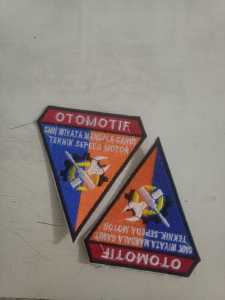 Bordir Bed bet badge kelas OTOMOTIF bisa custom / bordir logo sekolah