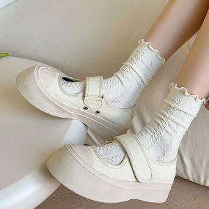 ถุงเท้าผ้าฝ้ายสไตล์เกาหลี ถุงเท้านักเรียนเนื้อนุ่ม และระบายอากาศ ถูกบรรจุภัณฑ์ผ่านฟชันสตรี สีขาว ราคาประมาณ 1,500 บาท