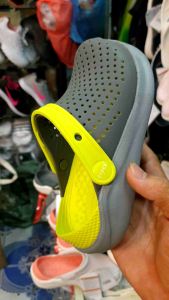 1 ชุด Jibbitzs รองเท้าเด็ก Crocs Kids - สำหรับลูกที่คุณพ่อคุณแม่สมัยนีควรเลือกให้ลูกใส่ เผื่อดูแลสุขภาพเท้าของลูก