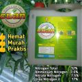 Pupuk Urea Cair CUAN 5 Liter nitrat PUPUK CAIR PENGGANTI UREA TABUR  AMMONIUM NITROGEN NITRATE NITROGEN UREA NITROGEN Fertilizer urea liquid Cuan 5 liter nitrate replacement liquid fertilizer urea blushes ammonium nitrogen nitrate nitrogen urea nitrogen. 