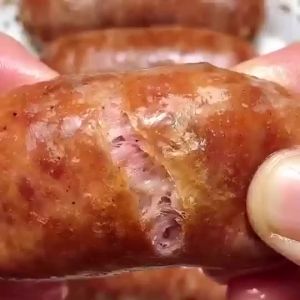 肠衣灌肠家用猪肠衣腊肠加工制作食品级天然烤肠自制灌肠香肠Household medium-sized salted natural pig casings sausage stuffing crispy skin grilled sausage casings red sausage and cured sausage stuffing machine line。。。