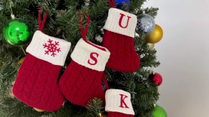 ถุงของขวัญขนมถุงเท้าคริสต์มาสถุงเท้าแขวนคริสต์มาสปักรูปตัวอักษรการตกแต่งสำหรับปาร์ตี้ที่บ้านคริสต์มาส