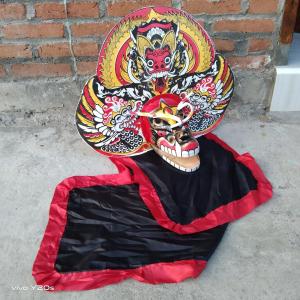 Barongan Kuda lumping jaranan 78cm dan cambuk Barongan Asli Anak Jawa Kecil Yang Murah Devil Kayu 1 Ser Dewasa Pecut Barongsai Bopo Anak2 Topeng Mainan Cowok 3 Meter Kuda Lumping Caplokan Umur 10 Reog Celana Jaranan Ponorogo Barogan Kediri