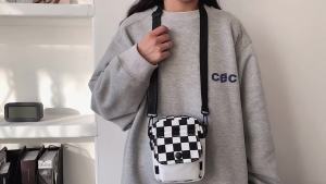 กระเป๋าสะพายข้างกีฬา สายปรับได้ สำหรับการเดินทางประจำวัน ดีไซน์สี่เหลี่ยมลายตารางขนาดเล็ก พร้อมช่องใส่ของแฟชั่นด้านหน้า