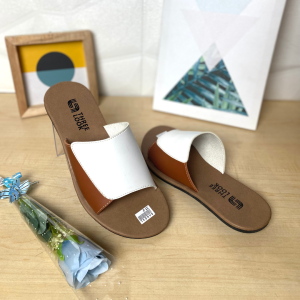 THREELOOK Official - Sandal Kulit Sintetis Wanita Alas Karet Anti Licin Sendal Kulit Wanita Kekinian Nonslip - Yunita