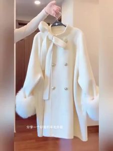 《1115》เสื้อคลุมขนสัตว์สีขาวยาวปานกลางสไตล์ฝรั่งเศสสำหรับผู้หญิงในฤดูใบไม้ร่วงและฤดูหนาว เสื้อคลุมขนสัตว์แบบยาวปานกลางสไตล์เกาหลี