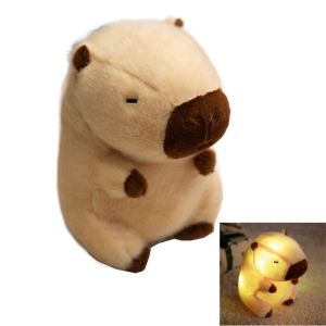 DAN S เรืองแสง ตุ๊กตากะปี้บาร่ามีไฟ ผ้าขนฟู แสงนุ่มนวล ตุ๊กตาสัตว์ยัดไส้ LED รูปคาปิบารา พรีเมียม สะดวกสบายในการสัมผัส ตุ๊กตาคาปิบาราการ์ตูน ของขวัญสำหรับเด็ก