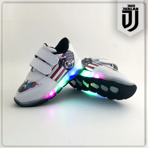 Sepatu Sneakers Lampu LED Anak Balita Cowok Motif Captain Amerika / Sepatu Kets Anak usia 1 2 3 4 5 6 tahun Karakter Avenger / Sepatu MENYALA Anak Laki Laki Fashion Sport / Sepatu Baby Casual Pria Sol Menyala / Sepatu Running Anak Superhero Murah Trendy
