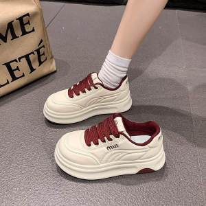 Giày Sneaker Nữ Đế Dày Trắng Kem Phối Đỏ Rượu – Dây Bản To Tăng Chiều Cao
