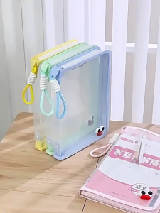 Beg Fail A4 Telus Macaron Kapasiti Besar Berzip Tahan Air Pelajar Beg Dokumen Simpanan Fail Buku Macaron Transparent A4 File Bag Large Capacity Zipper Waterproof Student Handheld Document Storage Organizer 马卡龙透明A4文件袋大容量可装课本拉链式学生手提加厚防水收纳袋 E137