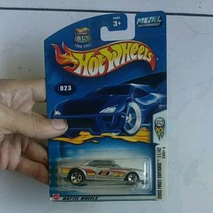Diecast Hot Wheels Vari 8 (base metal)