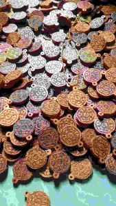 Vòng mặt gỗ khắc mật chú "Om mani padme Gỗ xà cừ đeo nhẹ chất gỗ tốt bền đẹp