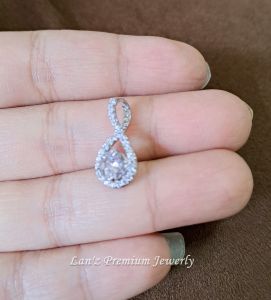 Liontin Melody Solitare Kristal Titanium Perak Emas