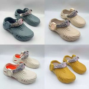 New high-quality large-size clogs  Male New Style Swirl Wave Shoes Breathable Hollow Beach Sandals Soft Sole Closed-Toe Slippers Non-slip Beach Shoe