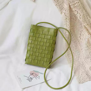 พร้อมส่งจากไทย พู่สไตล์เกาหลี กระเป๋าใส่โทรศัพท์ แฟชั่น หนัง PU 6 สี กระเป๋าสะพายข้างผู้หญิง