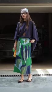 WomenS Blue Yellow Purple Abstract Print Pleated Midi Skirt Texture Fabric Fashion Daily Wear