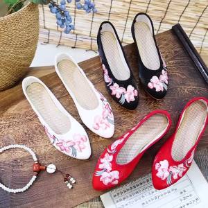 Giày Mũi Nhọn    Giày Một Lớp   Giày Vải Thêu Hoa Thời Trang   Giày Nữ Xỏ Chân Phối Sườn Xám Phong Cách Dân Tộc Mẫu Xuân Thu