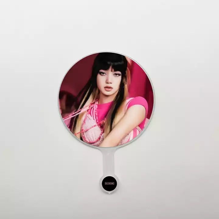 Qu%E1%BA%A1t%20Blackpink%20c%E1%BA%A7m%20tay%20h%C3%ACnh%20Th%E1%BA%A7n%20T%C6%B0%E1%BB%A3ng%20Kpop%20-%20Image%203