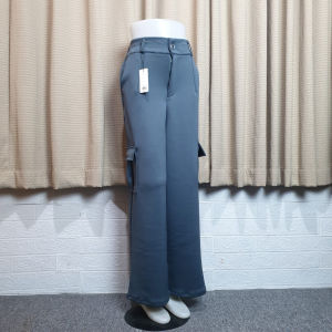 Celana cargo highwaist wide straight cargo pants  kancing dan kantong samping  bahan scuba premium