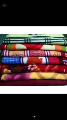 Mền nỉ siêu nhẹ 1m7x2m1 dùng cho trẻ mang đến lớp văn phòng picnic du lịch làm bằng sợi nỉ mỏng.