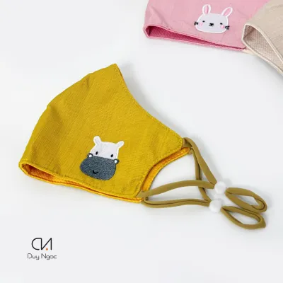 (Mẫu Mới) Khẩu trang vải linen họa tiết thêu cao cấp Duy Ngọc dành cho bé 4 đến 10 tuổi an toàn cho da mềm mịn(3704)