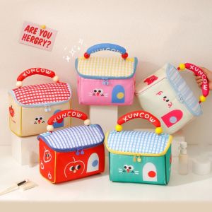 3GGINEII บ้านการ์ตูน กระเป๋าเครื่องสำอาง ความจุขนาดใหญ่ หลายฟังก์ชัน กระเป๋าความงาม น่ารัก หุ้มฉนวน กระเป๋าใส่อาหารกลางวัน