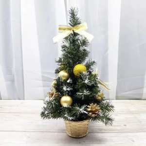 Pohon Natal Mini Dengan Lampu Dan Hiasan Untuk Dekorasi Natal