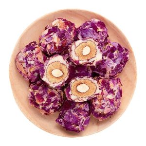 Rose-flavored almond-filled milk dates Rose Balmond Filled Milk Dates Seedless Red Dates Snacks