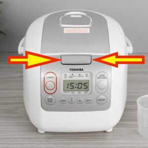 Lẫy nồi cơm điện Toshiba 1.8 lít RC-18NMF/18NTFV RC-10NMF/10NTFV Mẫu mới
