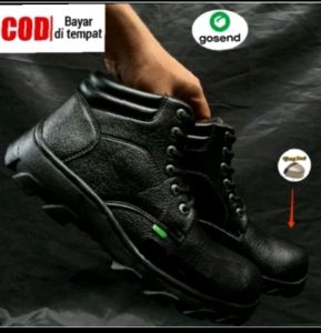 sepatu safety Kickers boot warna hitam pelindung sepatu kerja