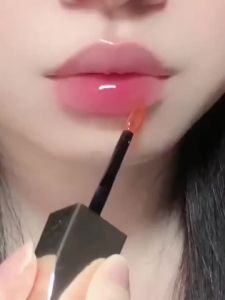 【Ready Stock】Little Tree Color Changing Lip Essence Oil 小树美变色唇部精华油 Light Lip Lines Mirror Finish Lip Oil Moisturizing Non Fading Non Stick Cup Genuine Lip Balm