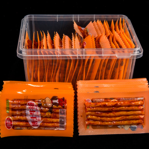 เต้าหู้แผ่น เต้าหู้ม้วน รสหม่าล่ากระเทียม อร่อยฉ่ำซอส เหนียวหนึบเคี้ยวเพลินเต้าหู้มังสวิรัติกับกระเทียม 30g. 邬辣妈 蒜蓉素牛排