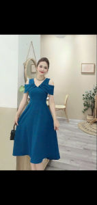 Đầm thiết kế chữ A hở vai cổ tim