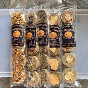 คุ๊กกี้หญ้ารวม5รสชาติ 25ชิ้นสําหรับกระต่ายและสัตว์ฟันแทะทุกชนิด 1ห่อ 5 ชิ้น ให้เป็นขนม ให้เป็นรางวัล อาหารว่าง ลับเล็บลับฟัน เสริมแคลเซียมและโปรตีน