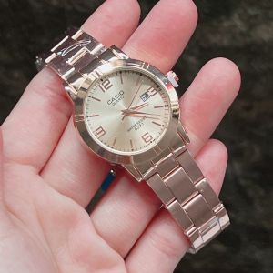 Watchhiend นาฬิกาข้อมือผู้หญิง คาสิโอ้ หน้าปัดขนาด 3238 มม. สายเลท ตัดสายได้ พร้อมกล่องคาสิโอ้แถมฟรี