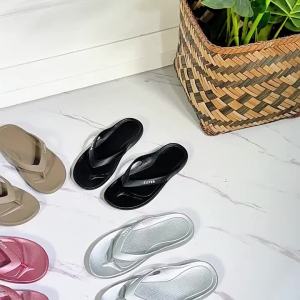 [Free Shipping] WomenS Summer Casual Korean-Style Fashion Flip-Flops Plastic Shoes To Pair With Skirts Beach Sandals