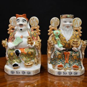 Cặp Tượng Thần Tài Thổ Địa Chất Liệu Sứ Dát Vàng Cao Cấp Đặt Bàn Thờ Thần Tài Để Tủ Thờ (Tài Địa Gấm Đỏ Chữ Việt )