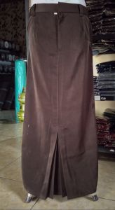 ROK KERJA/SEKOLAH BELAH BLAKANGBAWHAN ROK SEKOLAH KERJA PANJANG WARNA HITAMCOKLAT PRAMUKABELAHAN BELAHAN BLAKANG AD SAKU SAMPING NYAMN D PAKAI