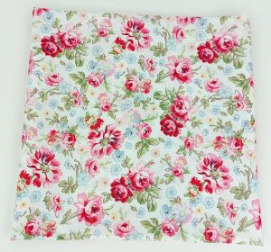 Charlie fabric ผ้าคอตตอนลายดอกกุหลาบพื้นขาวขนาด 50 ซม.พิมพ์ลายคมชัด สีสดสวยคุณภาพดีใส่สบายมีของส่งไวผ้าลายน่ารักผ้าหลาผ้ามัสลิน