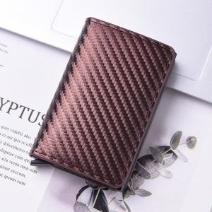 ที่ใส่บัตรผู้ชายเป็นกลาง ฝาครอบกล่องอลูมิเนียมป้องกันแม่เหล็กลายคาร์บอนไฟเบอร์