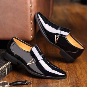 รุ่นใหม่ GM011 รองเท้าหนังผู้ชาย รองเท้าทํางานชาย รองเท้าหนังเคลือบเงา รองเท้านักธุรกิจ เพิ่มความมั่นใจ