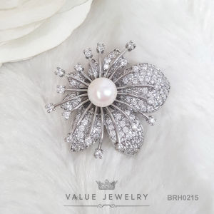 เข็มกลัด ประดับคริสตัลแท้ ประดับไข่มุก ลายดอกไม้ Flower ขนาดพอเหมาะ เครื่องประดับแฟชั่น BRH0215 ValueJewelry