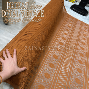 (05 meter) Kain Brokat Lace Vintage Royal Warna Kunyit Terracotta – Kain Premium untuk Kondangan & Wisuda