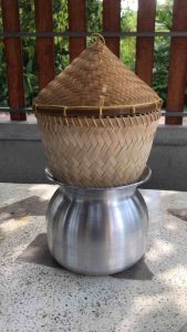 หวด 3 ชิ้น หม้อเบอร์ หวดจิ้วเย็บ 22, ฝาปิด 9 นิ้ว, ครบ ข้าว ชุดนึ่งข้าวเหนียว เป็นหมั่นหวาย สำหรับการเก็บ 1 กิโลกรัม รวมถึง เครื่องดื่มตามคุณภาพ