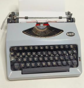 English typewriter vintage retro printable typeable vintage machinery